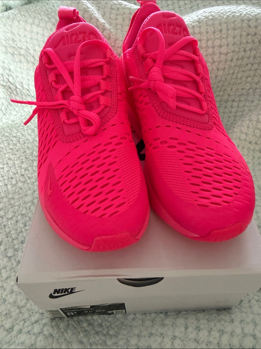 New Nike Air Max 270 sneakers size 8.5 women’s Hyper Pink